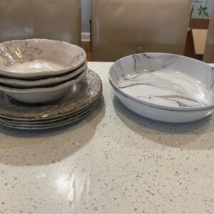 Plastic sets of plates